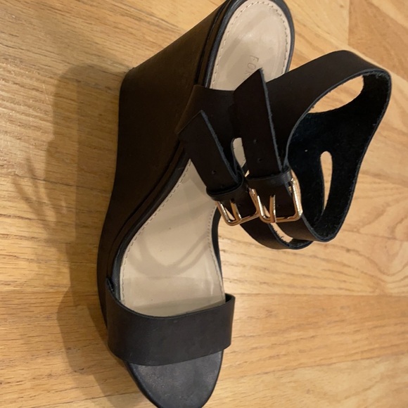 Forever 21 black heeled wedges - Picture 5 of 6